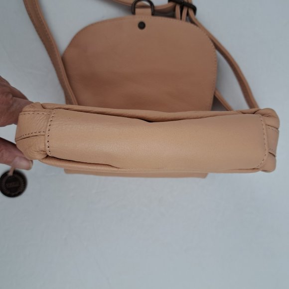 Wanderers Travel Co. THE SALZBURG CROSSBODY Leather Bag in Blush - Picture 6 of 16